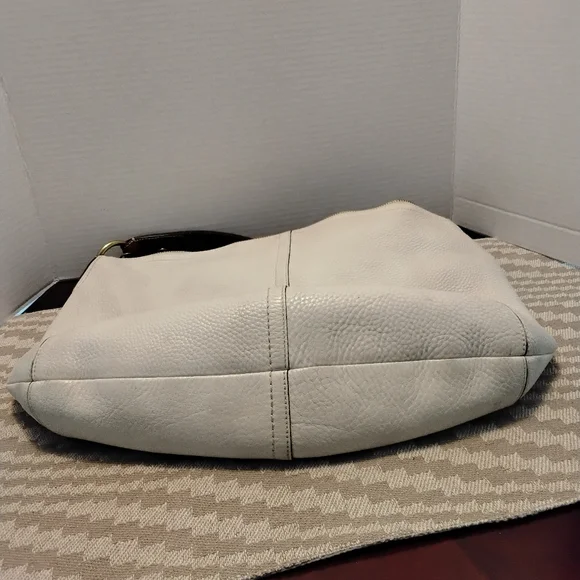 Coach Hobo Cream Pebbled Milled Cowhide Leather Satchel. - Picture 6 of 6